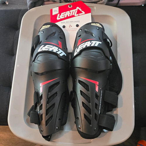Brand new leatt dual axis - brand, knee